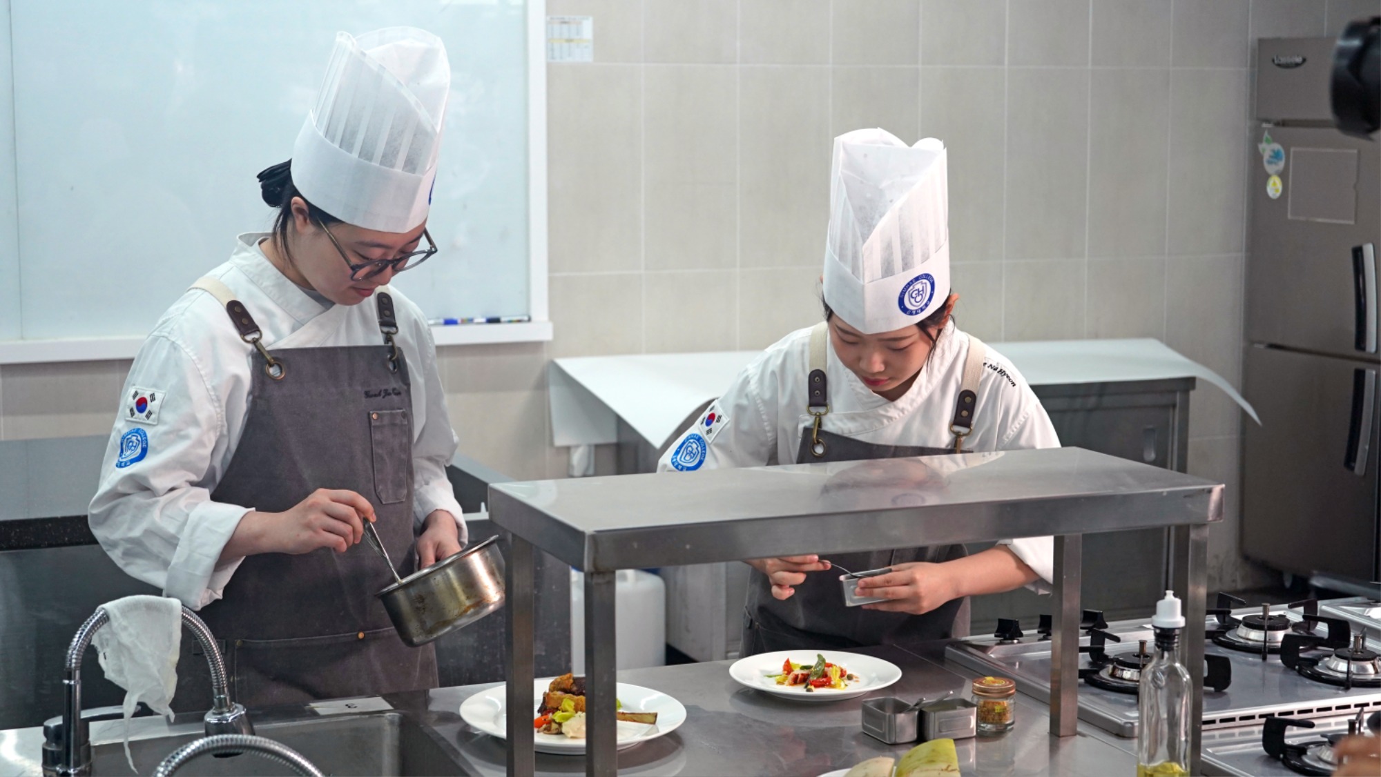 MAIN_STUDENT_PLATING01.jpg